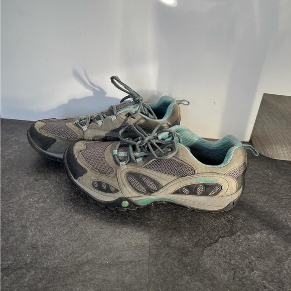 Ladies Merrel hiking shoes - Picture 1 of 2
